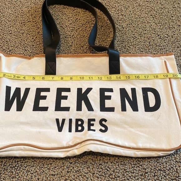 Weekend Vibes Tote Bag in GUC - Picture 10 of 12